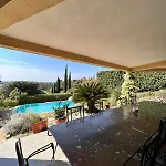 D'exception Avec Piscine Et Jardin Villa