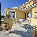 D'exception Avec Piscine Et Jardin *