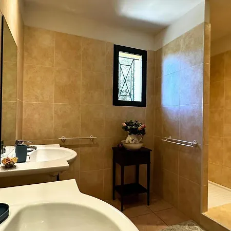 D'exception Avec Piscine Et Jardin *
