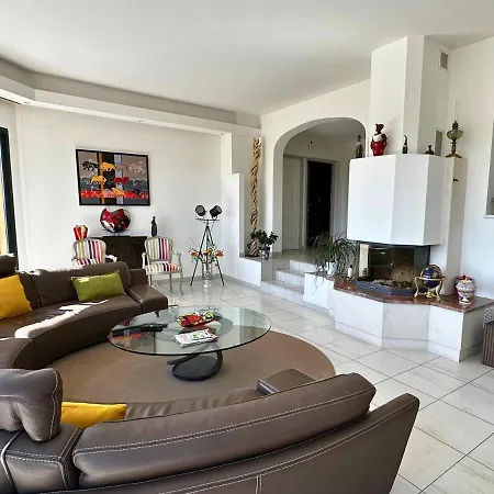 Villa D'exception Avec Piscine Et Jardin *