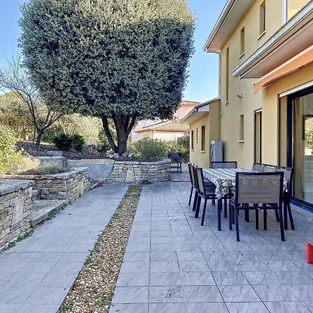 D'exception Avec Piscine Et Jardin