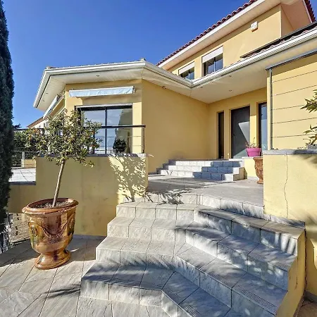 D'exception Avec Piscine Et Jardin *