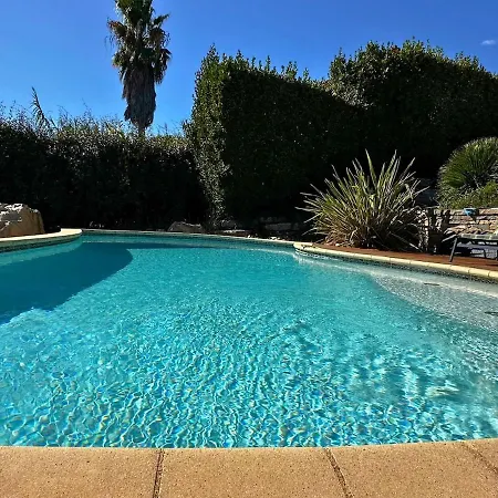 D'exception Avec Piscine Et Jardin